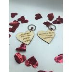 Σετ Ξύλινο μπρελόκ καρδιά "Χάρισε μου έναν κόμσο