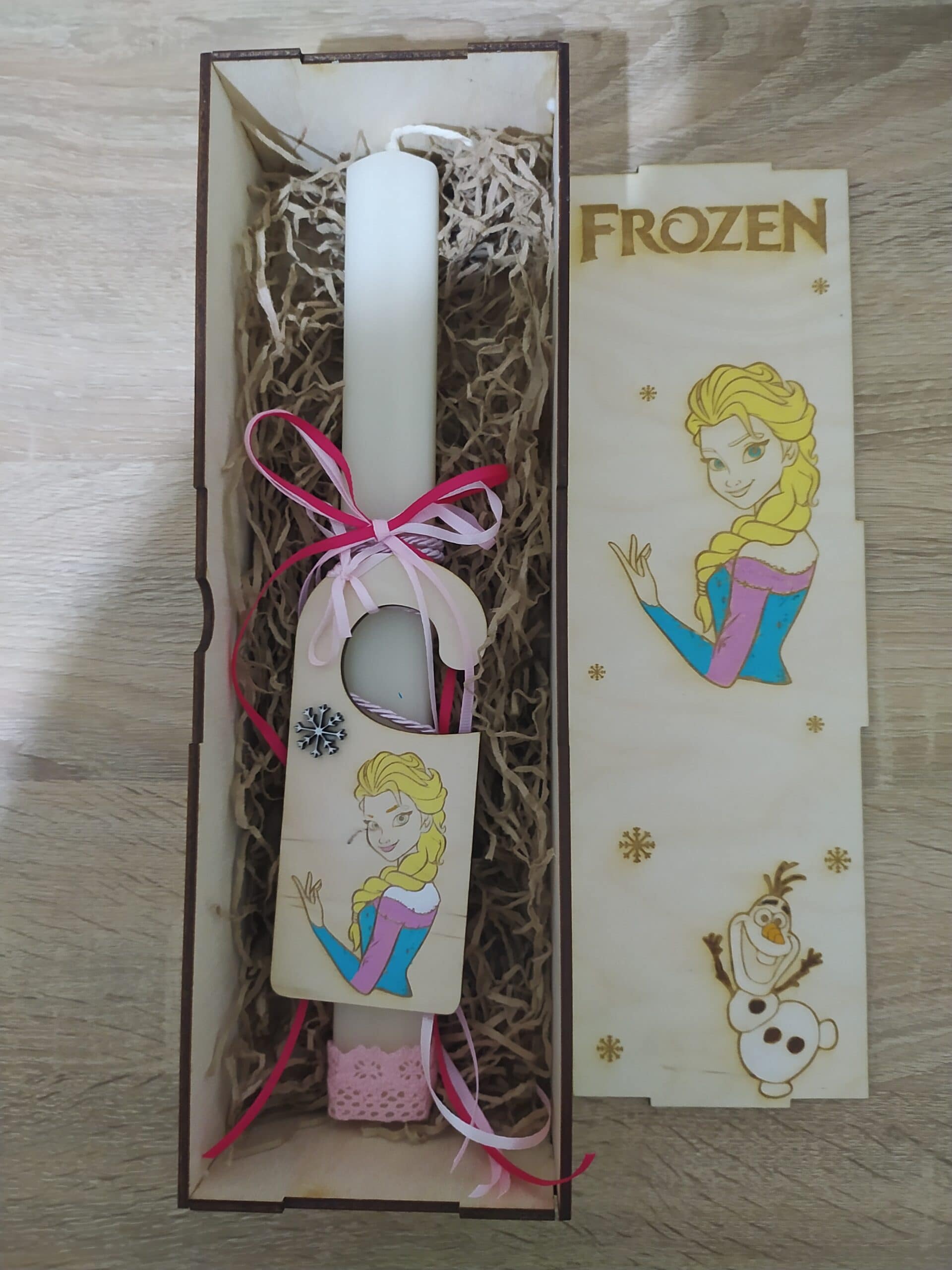 Λαμπάδα Frozen με ξύλινο κουτί Λαμπάδες woodworld