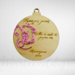 Ξύλινη μπάλα προσεχώς γονείς κοριτσάκι