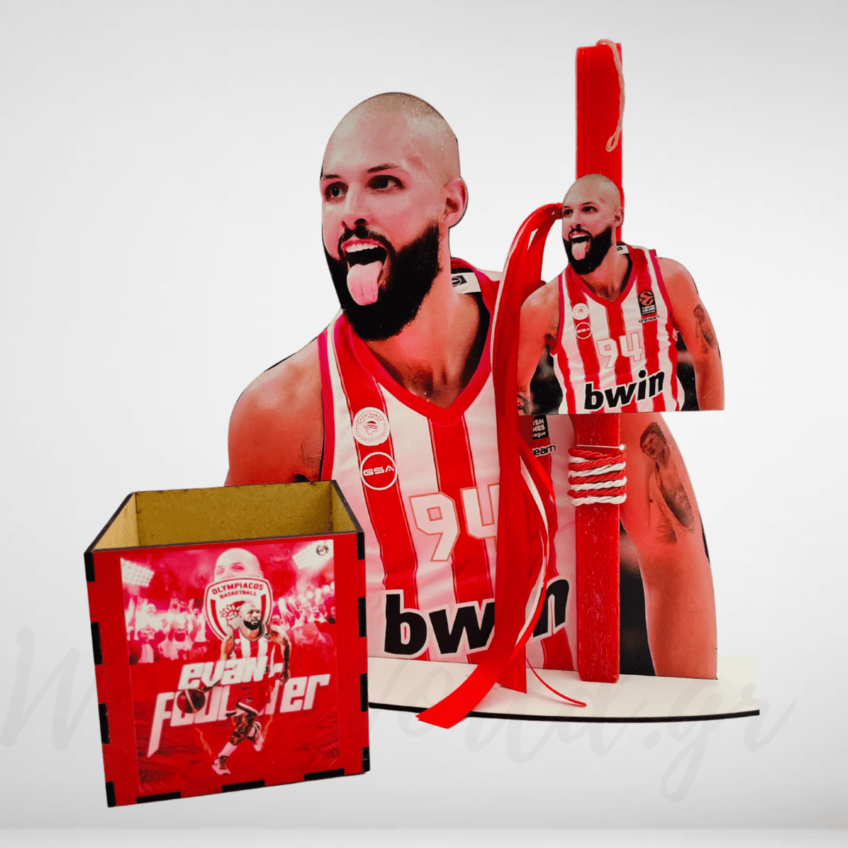 WoodWorld.gr Σετ Λαμπάδα παίχτης ολυμπιακού με μολυβοθήκη - Image 1