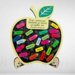 Επιτραπέζιο μήλο με ονομαστικά μολύβια με ονόματα τις τάξης