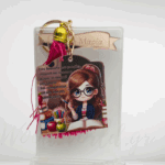 Μπρελόκ plexiglass με αφιέρωση για δασκάλα σε κουτί plexiglass