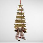 Φωτιζόμενη ξύλινη σκάλα με τα μέλη τις οικογένειας