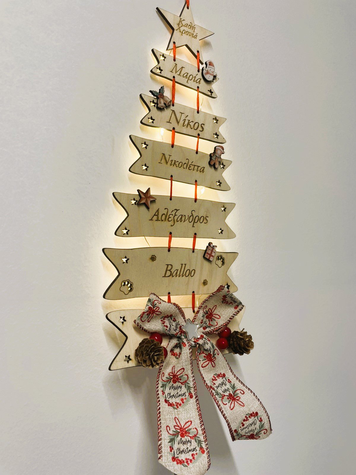 εικόνα_Viber_2025-10-10_13-35-35-075 Φωτιζόμενη ξύλινη σκάλα με τα μέλη τις οικογένειας - Image 2