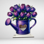 Ξύλινο διακοσμητικό ποτιστήρι με μώβ τουλίπες