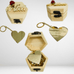 Ξύλινο κουτί με μπρελόκ για την νονά